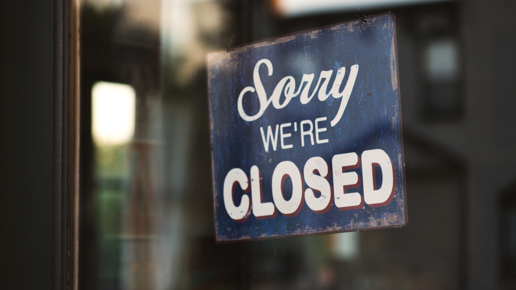 Tabliczka z napisem sorry we are closed